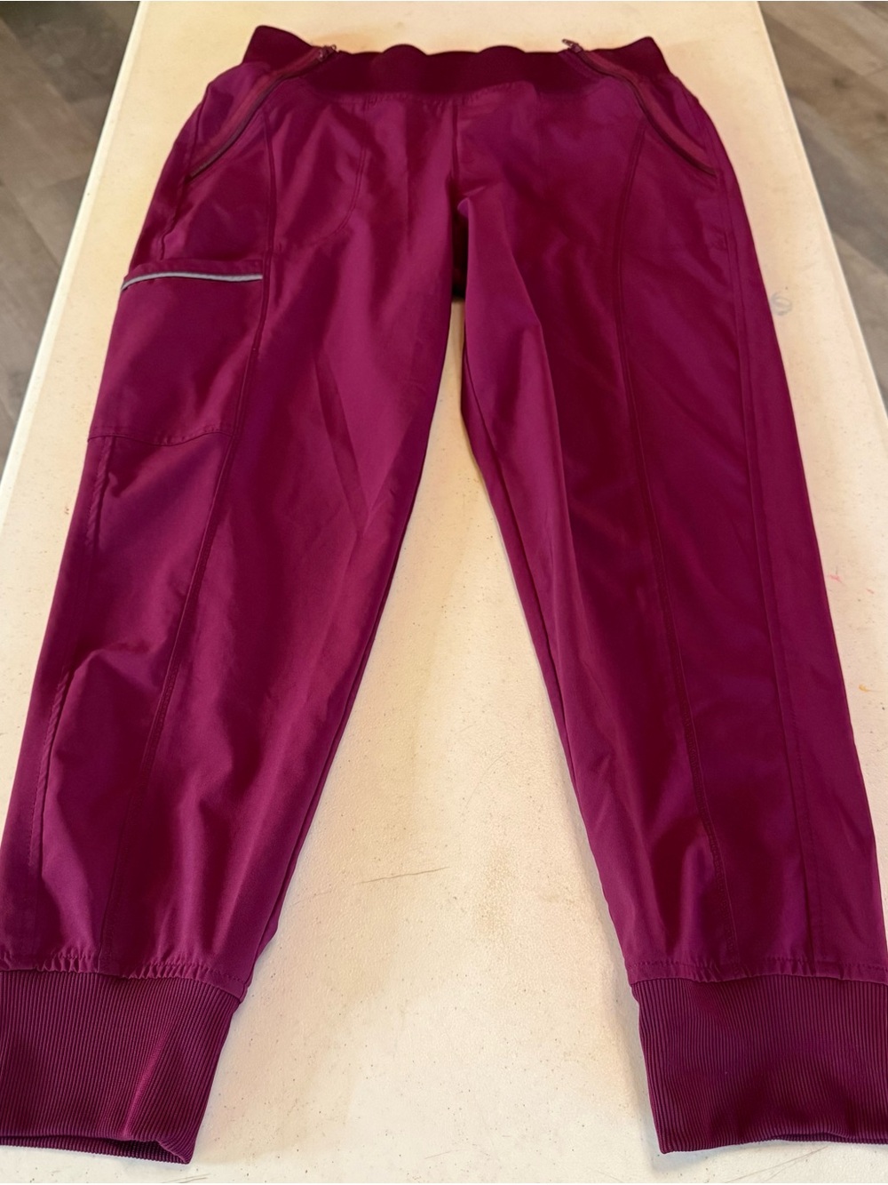 Women’s Cherokee Infinity Jogger Scrub pants with zip waist Sz Med Petite Wine